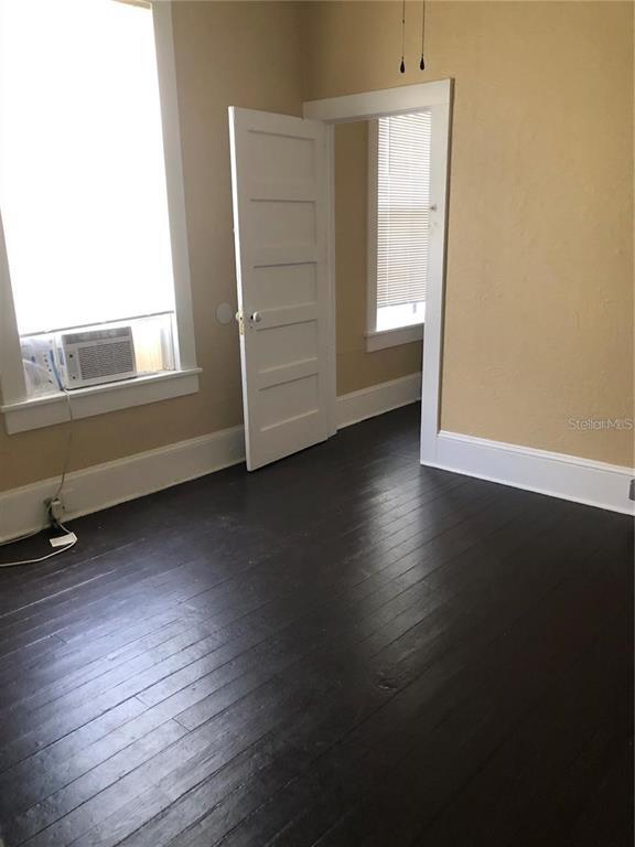 Building Photo - 25422 Pine St