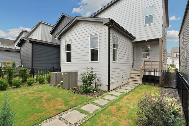 Building Photo - Modern 4 Bedroom and Fenced Yard in Chatham Park Pittsboro!