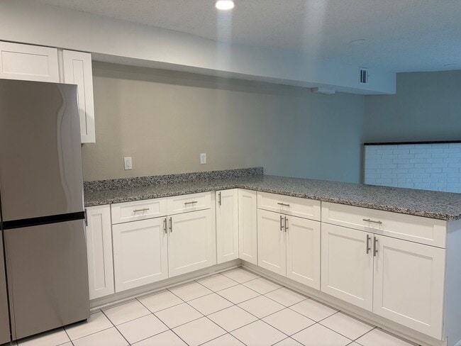 Building Photo - (OTR)4116Delaw