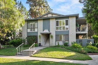 Building Photo - Updated Upper Level One Bedroom Condo in Laguna Woods!