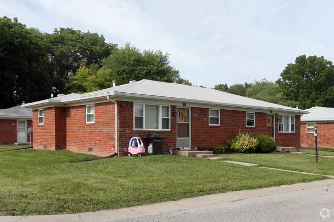 Primary Photo - Suburban Court Apartments