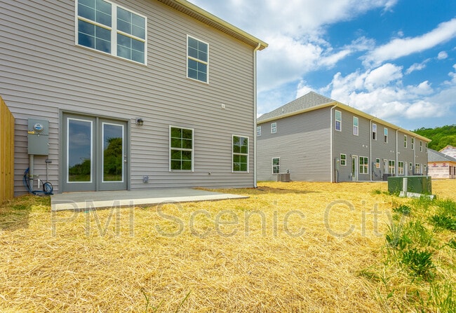 Building Photo - 591 Bellingham Dr NE