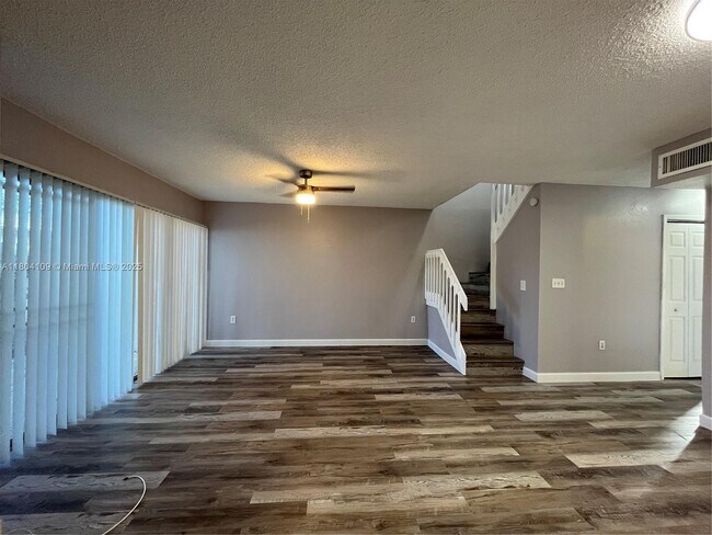 Building Photo - 843 Crystal Lake Dr