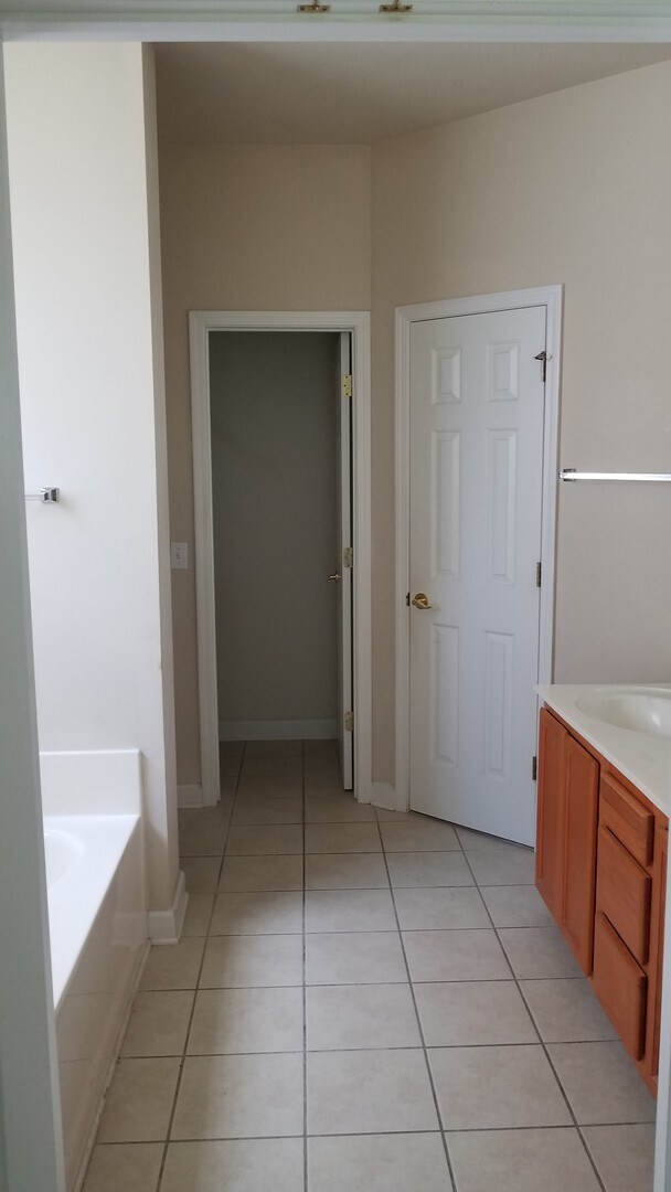 Building Photo - Lovely 4 BR/2.5 BA in Avalon -  FRESH paint, BRAND NEW flooring, FOUR bedrooms and a FENCED yard!!