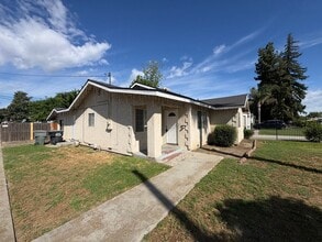 Building Photo - Charming NW Visalia Home Available Now!