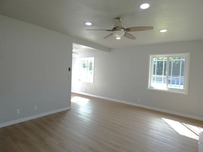 Building Photo - *Available NOW  in Whittier!*