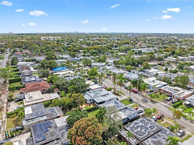 Building Photo - 161 SW 52nd Ct