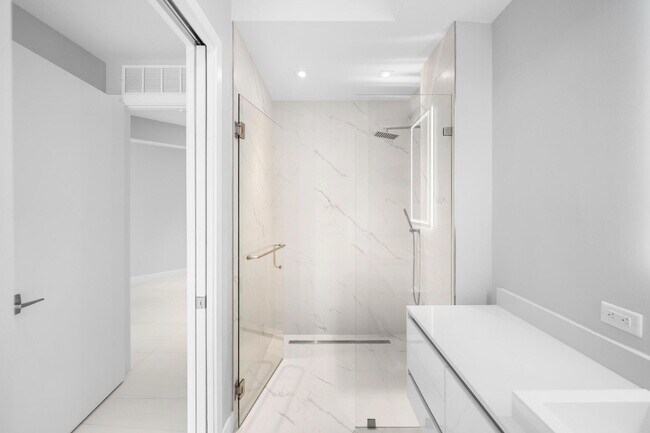 Building Photo - 3100 N Ocean Dr