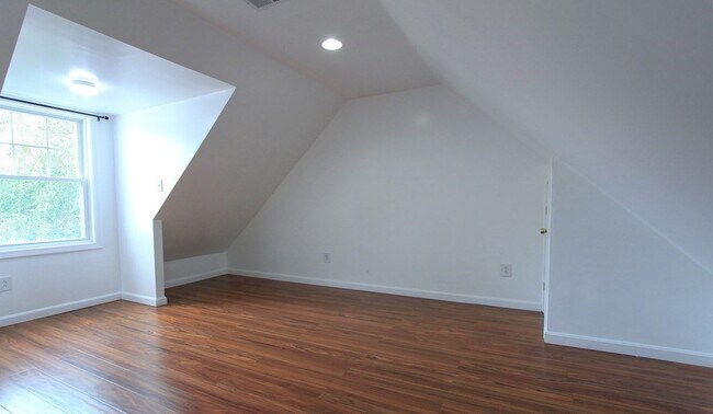 Building Photo - 6 Adams St