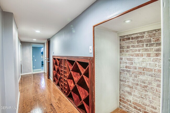 Building Photo - 1701 Elm St