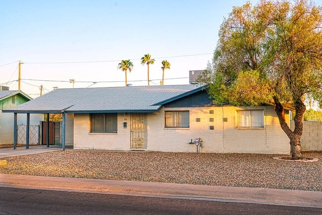Building Photo - ASU Proximity Meets Comfort in This 4-Bedroom Tempe Home