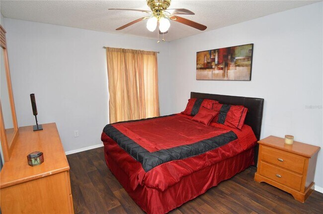 Building Photo - 8718 Mallard Reserve Dr