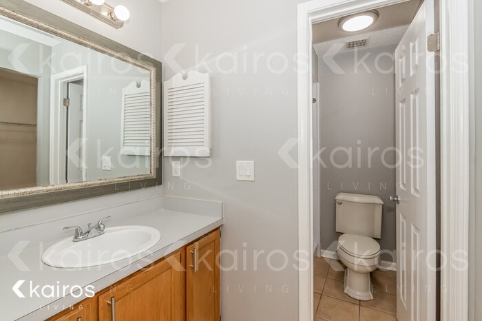Building Photo - 1846 Manitoba Ct N