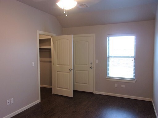 Building Photo - 2 Bed 1 Bath 1 Car Garage Townhome in Del ...