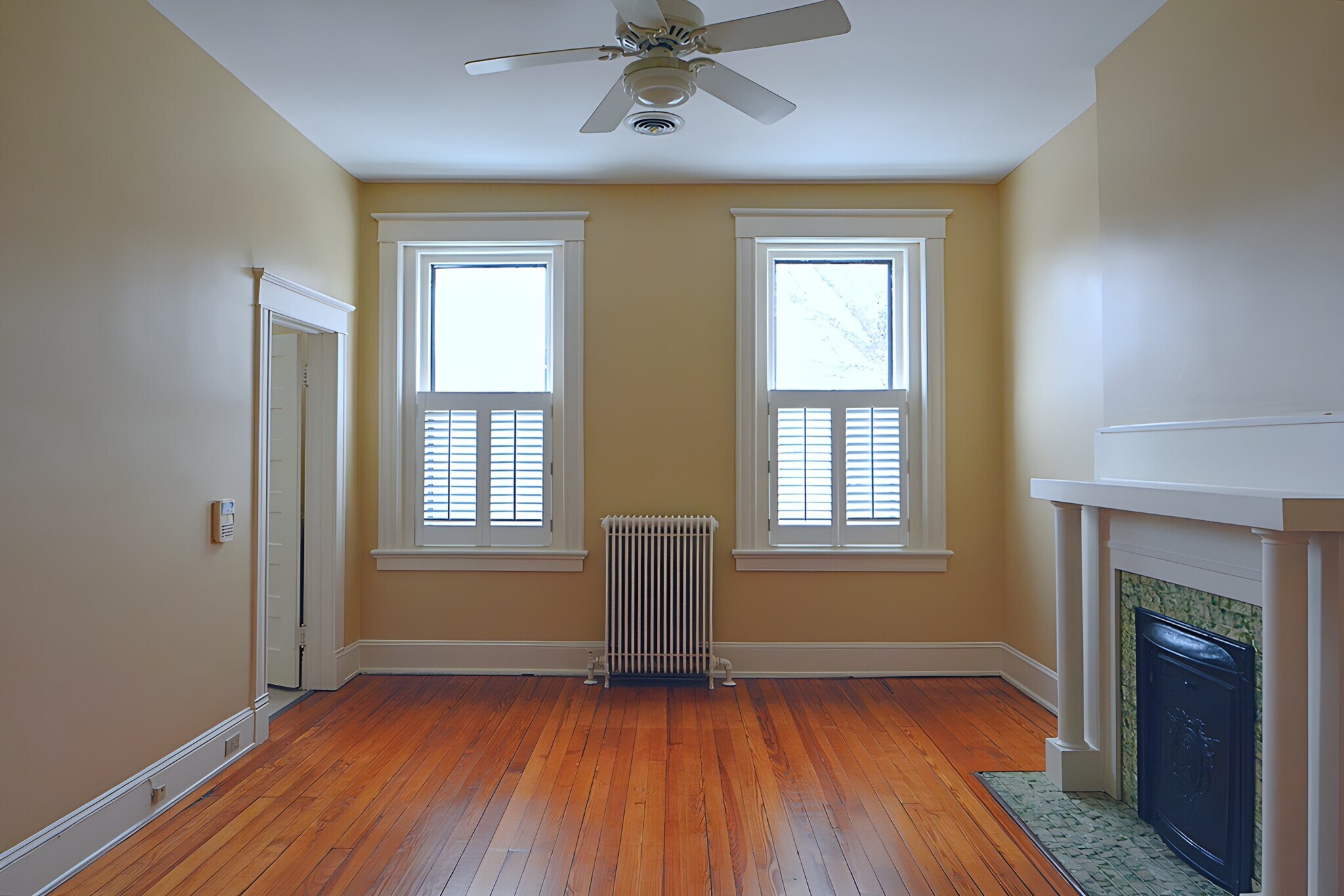 Building Photo - 2025 Grove Ave