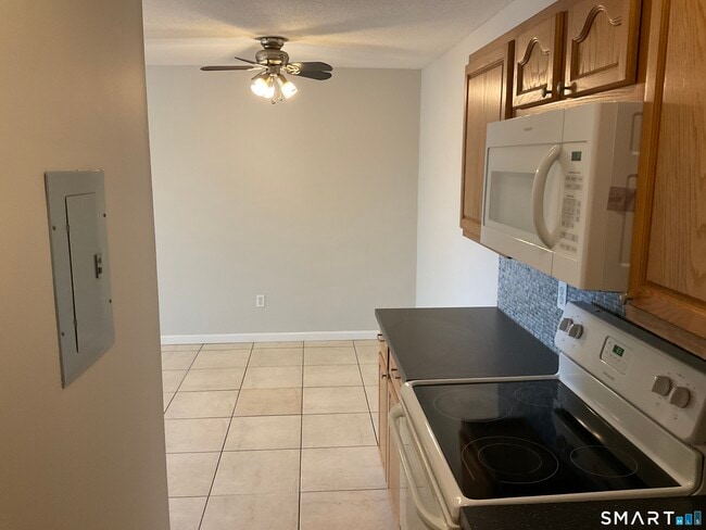 Building Photo - 157 Woodland Dr