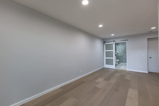 Building Photo - 400 N Louise St