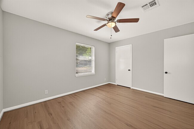 Building Photo - 5418 Darnell St