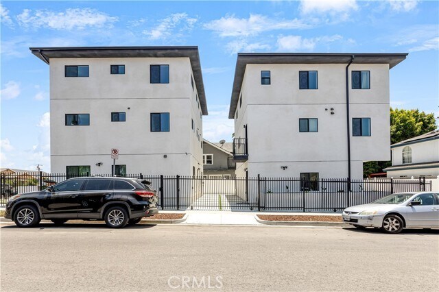 Building Photo - 443 N Harvard Blvd
