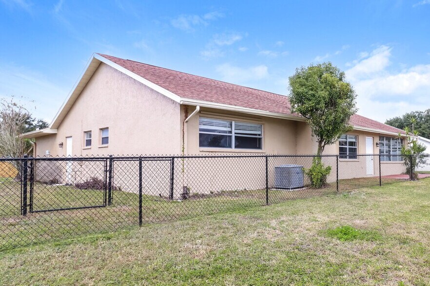 Building Photo - 7618 Summertree Ln