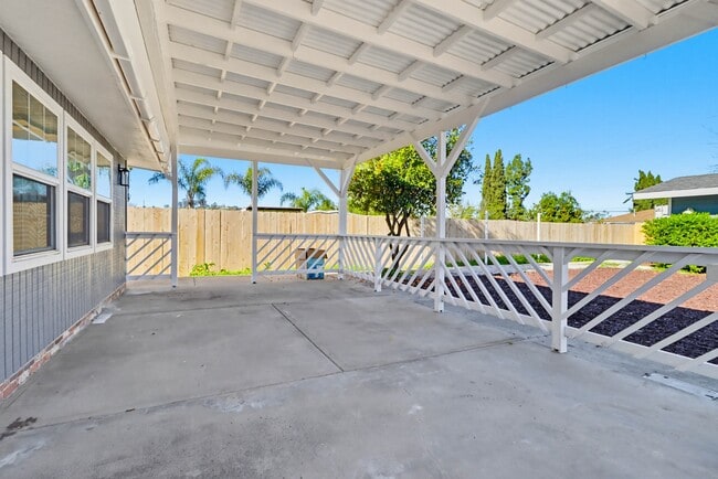 Building Photo - 338 Patricia Ln