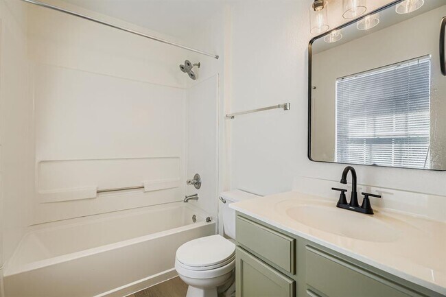 Building Photo - 1515 Curameng Cove