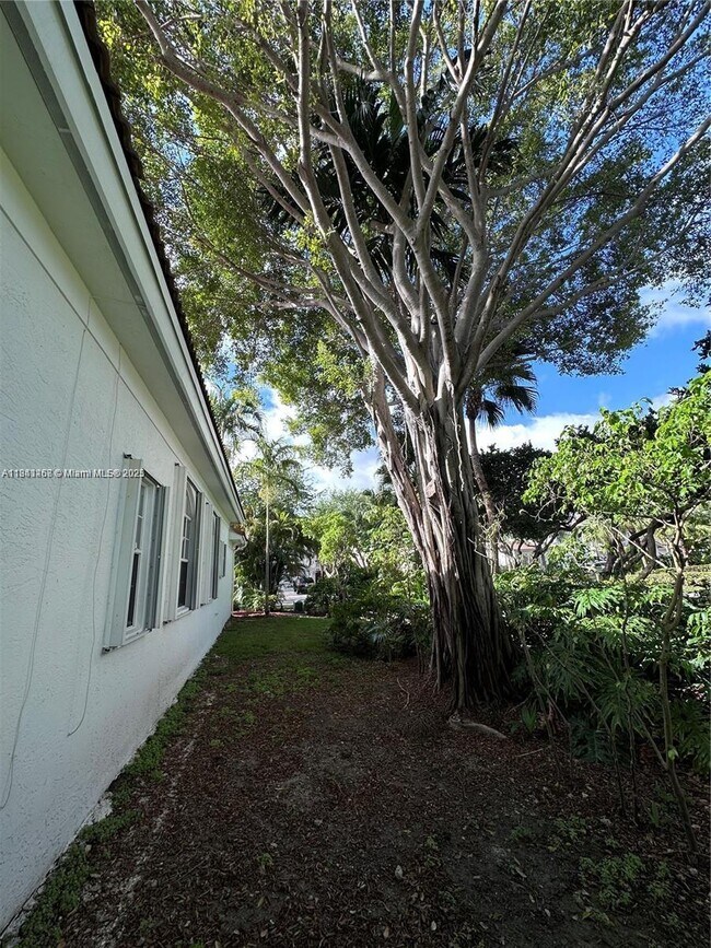 Building Photo - 11123 NW 71st Terrace