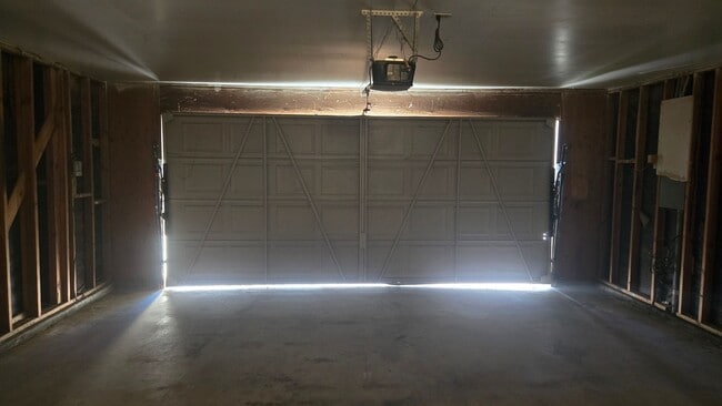 Building Photo - 7912 Rushing River Ct