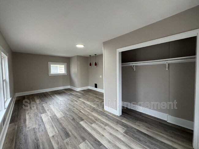 Building Photo - 2927 Hoagland Ave