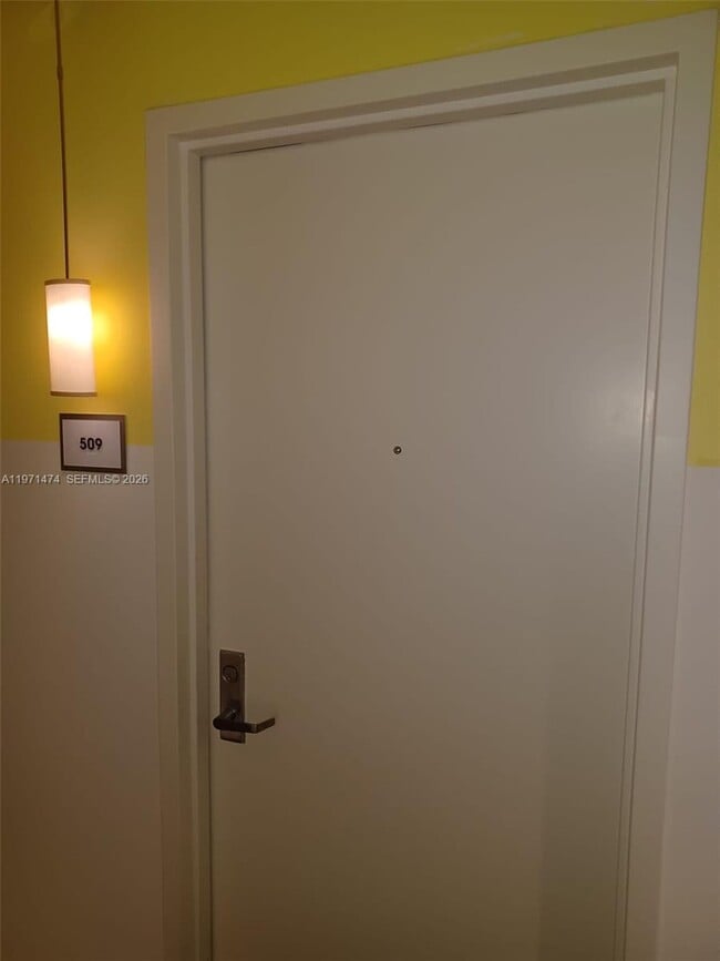 Building Photo - 495 Brickell Ave