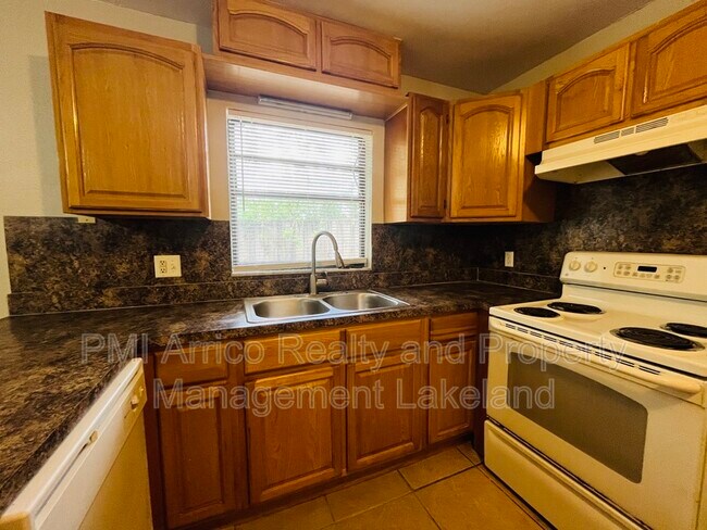 Building Photo - 1017 Caroline Ave