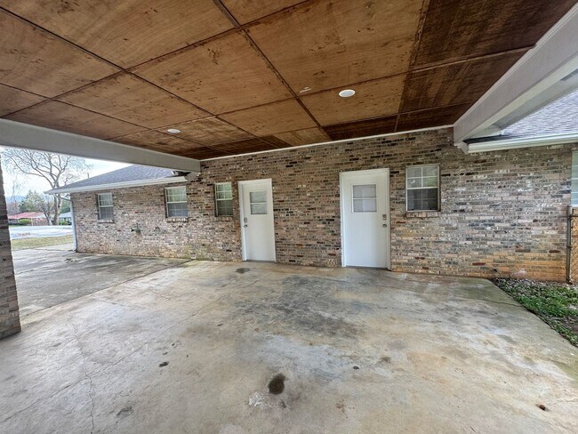 Building Photo - Commanche St Duplex