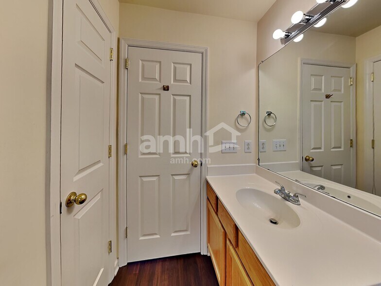 Building Photo - 605 Daniel Ct