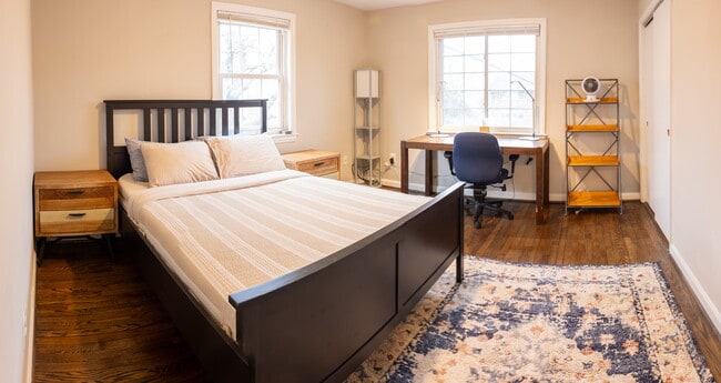 Building Photo - 2327 Glendale Terrace