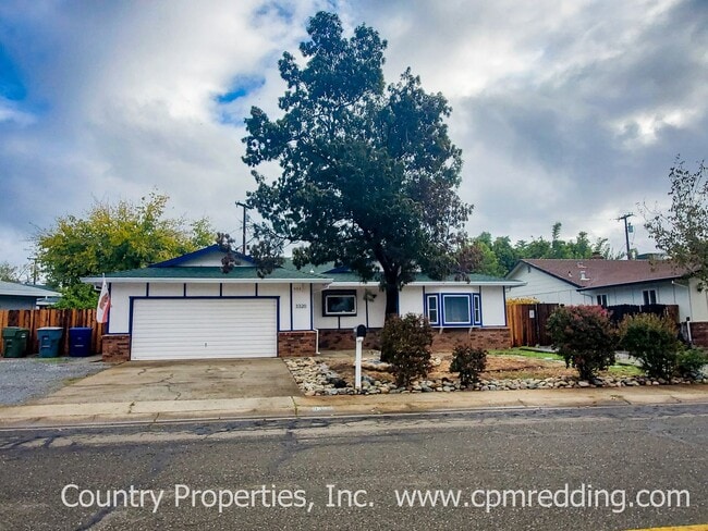 Building Photo - Spacious 3-Bedroom House with Gated Pool i...