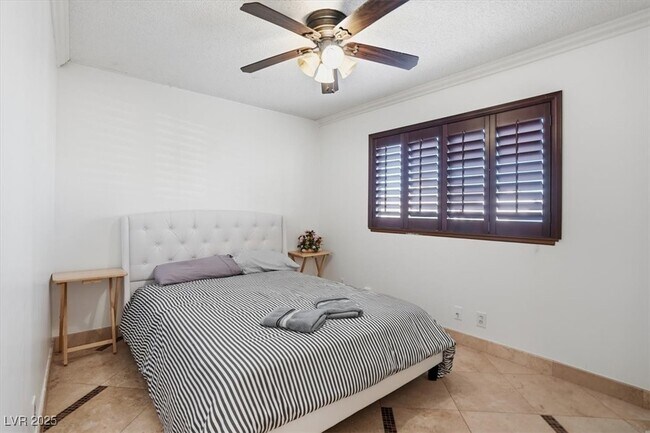 Building Photo - 3182 Moonflower Dr