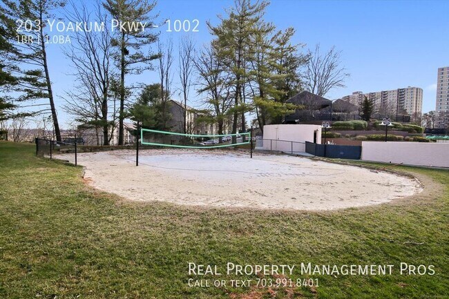 Building Photo - 203 Yoakum Pkwy