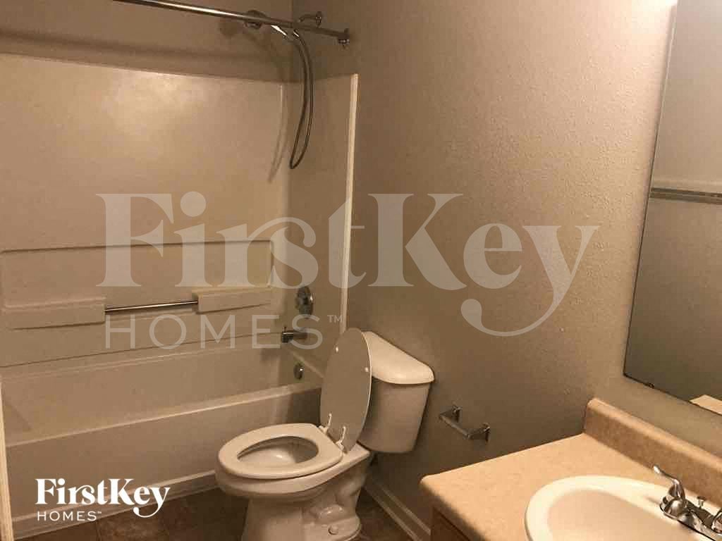 Building Photo - 5702 N Jefferson Dr