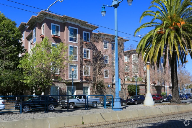 Primary Photo - Steamboat Point Apartments