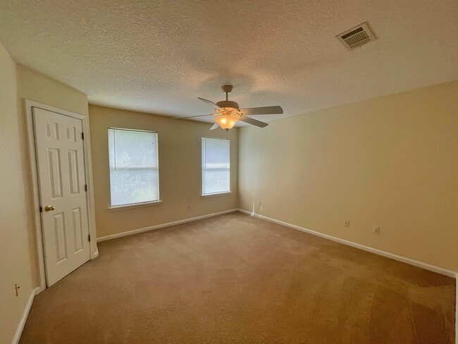 Building Photo - 374 Scrub Jay Dr