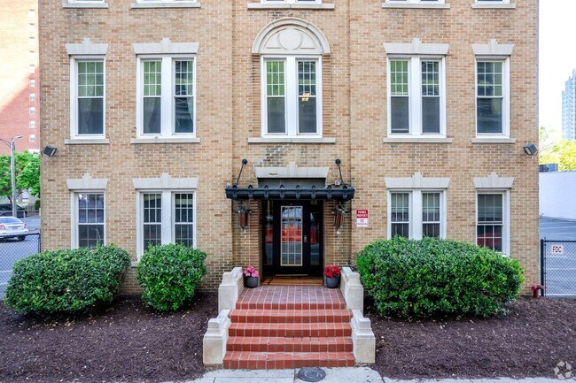 Building Photo - *COMING SOON* Charming Two Bedroom in Uptown Clt!