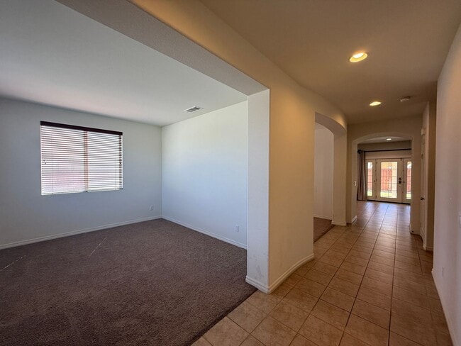 Building Photo - West Rosamond 5 bedroom