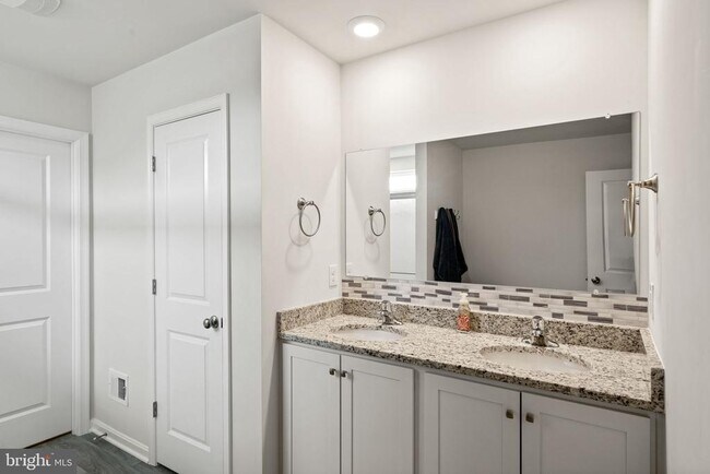 Building Photo - 35418 River Bend Dr