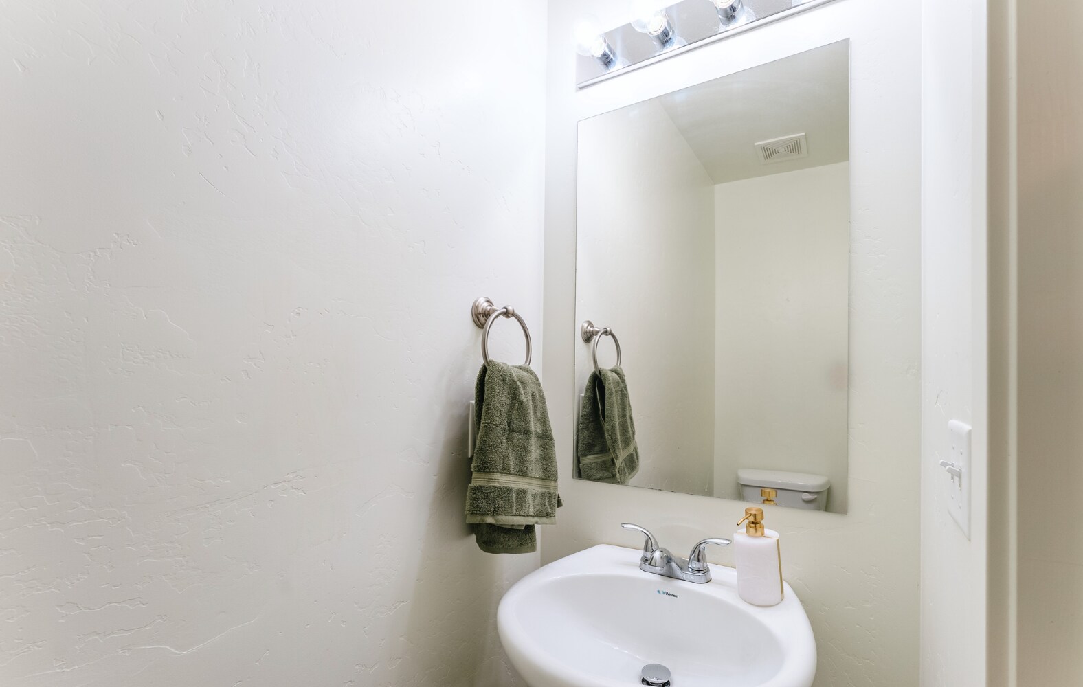 Building Photo - 14414 S Ferndale Way
