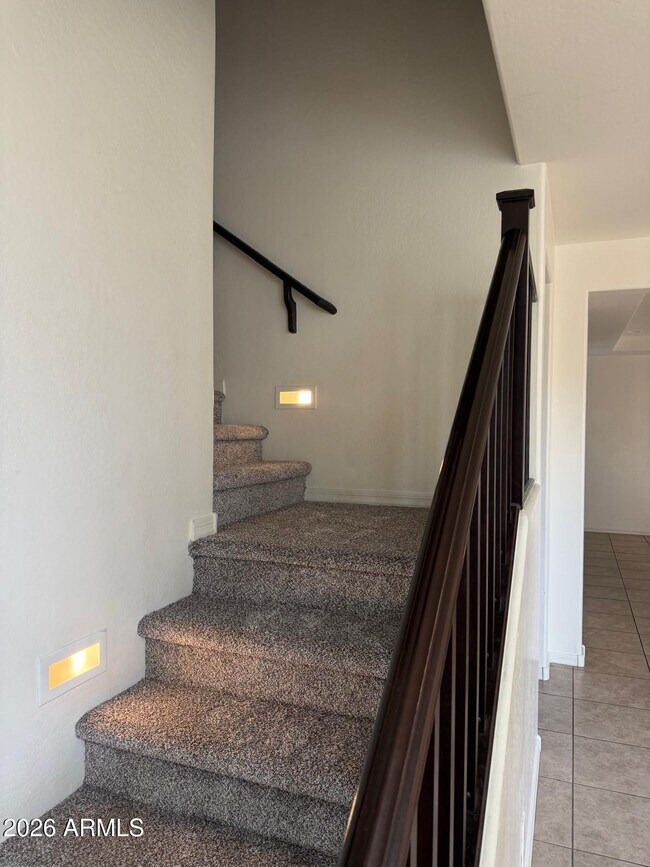 Building Photo - 2043 E Lantana Dr