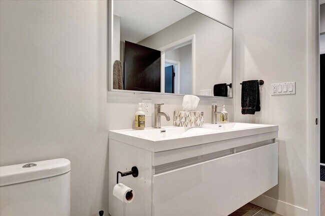 Building Photo - Luxury Ranch House on Champaign Country Club