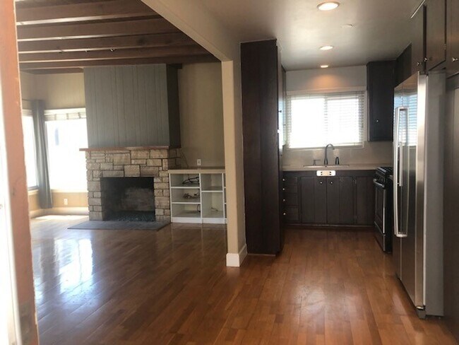 Building Photo - WSR Real Estate Inc.