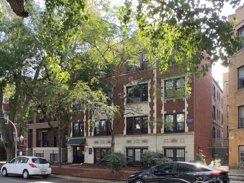 Primary Photo - 842 W Wolfram St