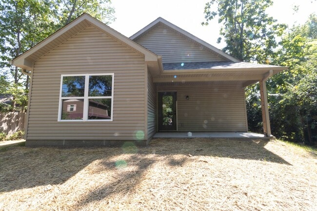 Building Photo - 3 Bed, 2 Bath New Build Home