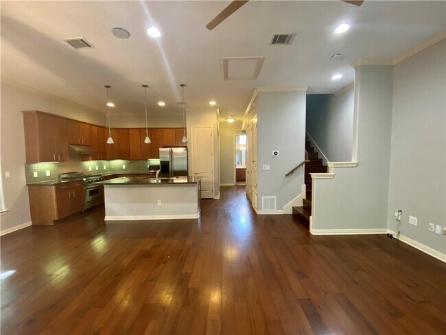 Building Photo - 1115 Kinney Ave